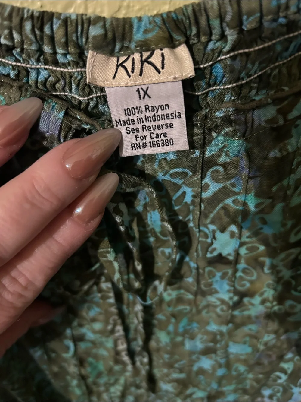 Women’s Sleeveless Floral Midi Dress in Olive & Lavender - Picture 2 of 3